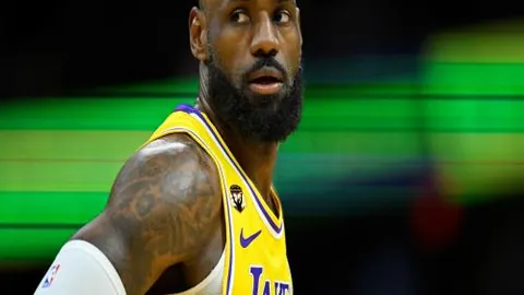 “中国女足3-0大胜乌兹别克斯坦：永川国际女足赛精彩瞬间集锦”